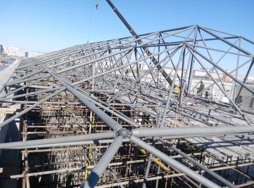 邹城商贸城屋顶网架工程