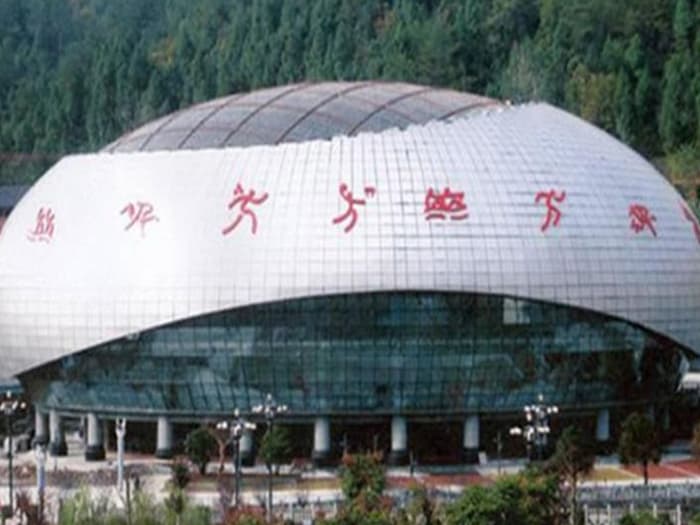 邹城体育中心球形网架加工安装
